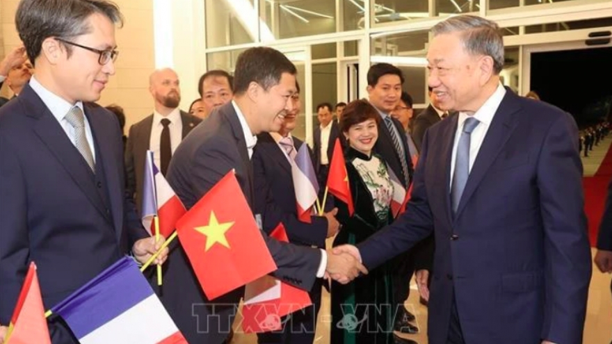 Promoting economic ties with Francophone community a priority of Vietnam: leader